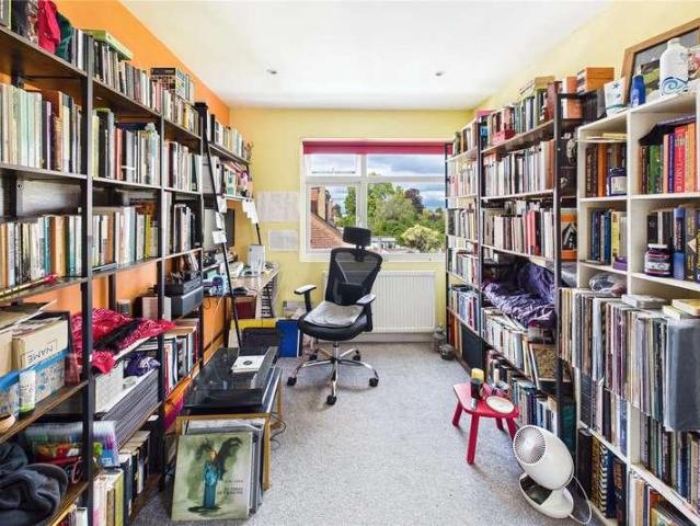 5 bed house for sale