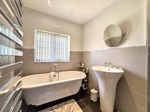5 bed house for sale