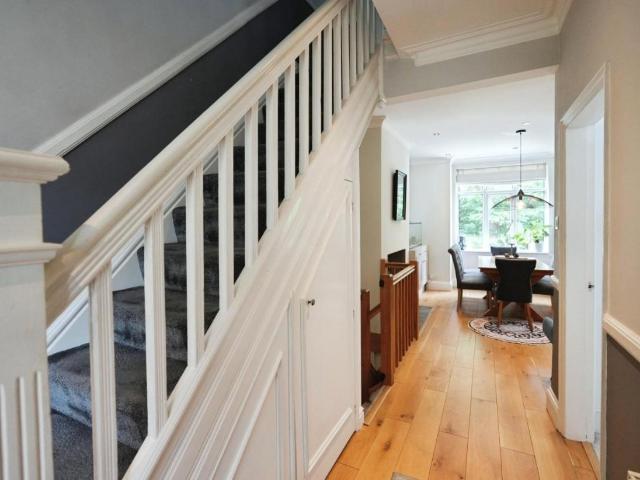 5 bed house for sale