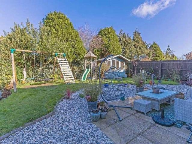 5 bed house for sale