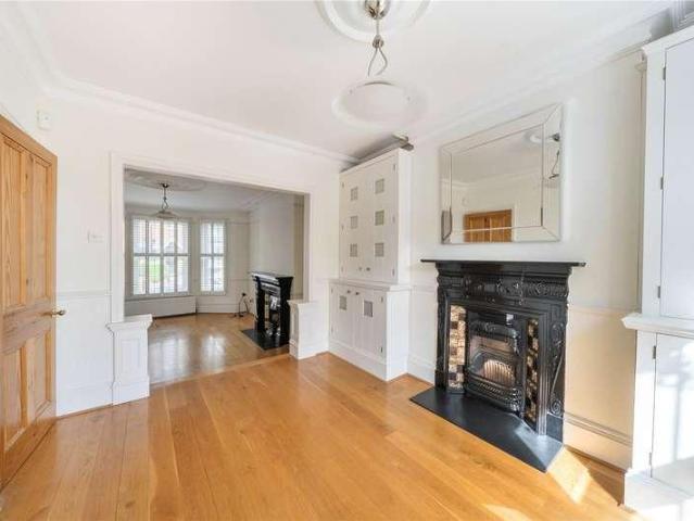 5 bed house for sale