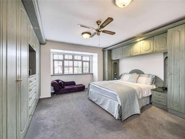 5 bed house for sale