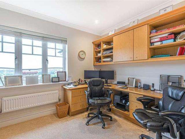 5 bed house for sale