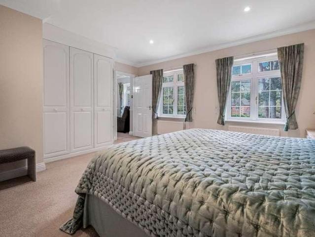 5 bed house for sale
