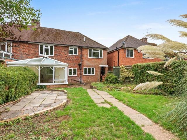 5 bed house for sale
