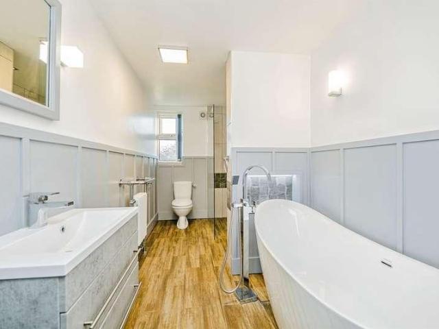 5 bed house for sale