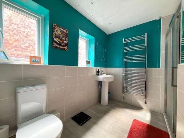5 bed house for sale