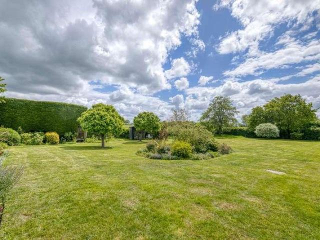 5 bed house for sale
