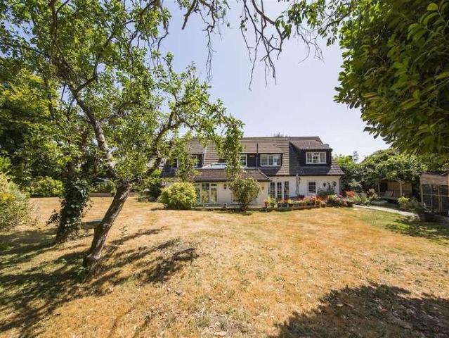 5 bed house for sale