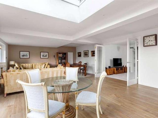 5 bed house for sale