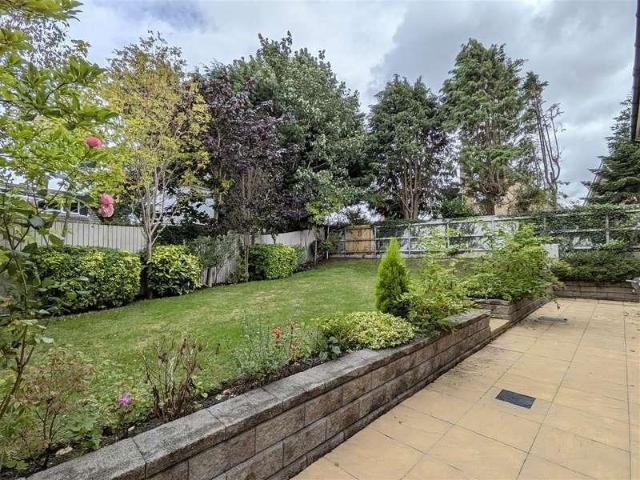 5 bed house for sale