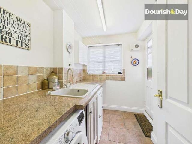 5 bed house for sale