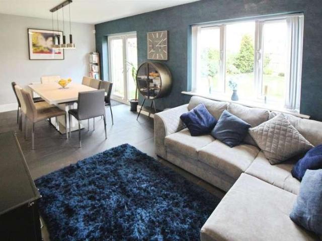 5 bed house for sale