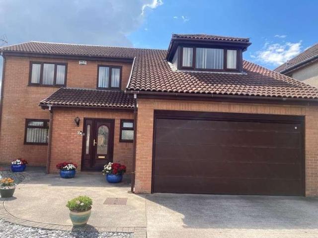 5 bed house for sale