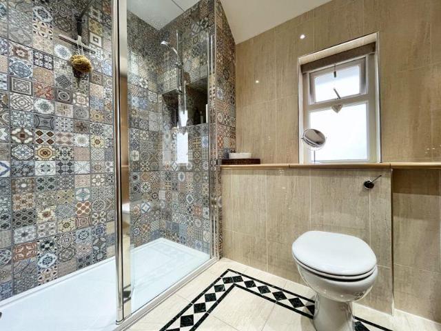 5 bed house for sale