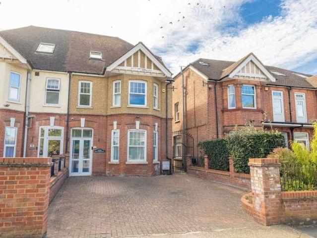 5 bed house for sale