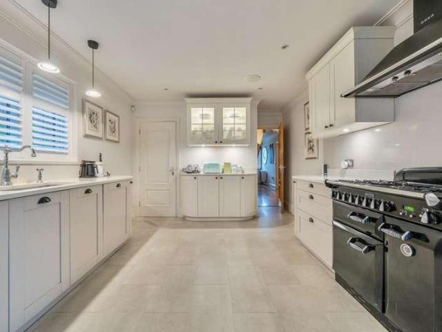 5 bed house for sale