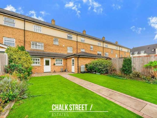 5 bed house for sale