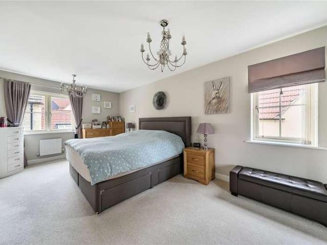 5 bed house for sale