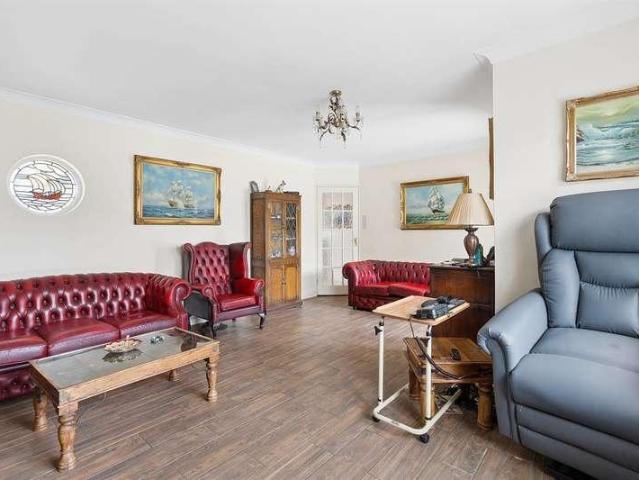5 bed house for sale