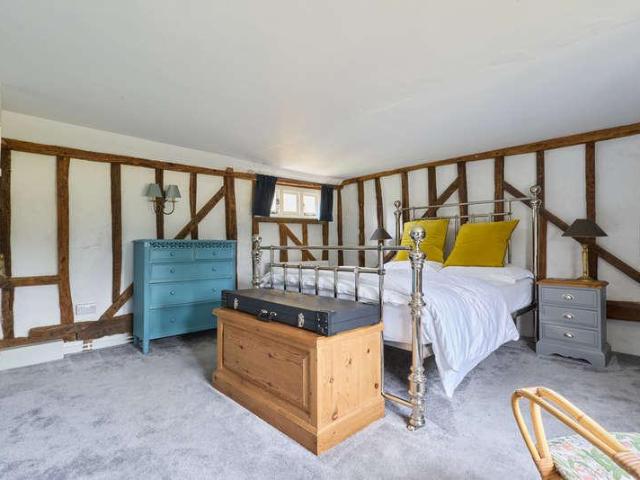 5 bed house for sale