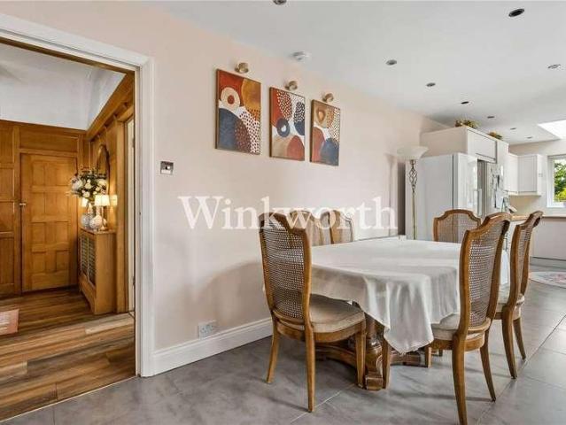 5 bed house for sale