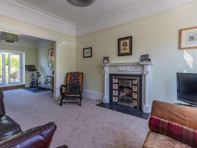 5 bed house for sale