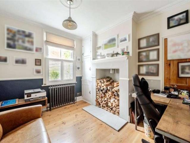 5 bed house for sale