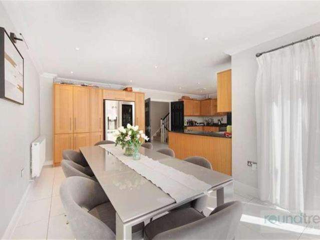 5 bed house for sale