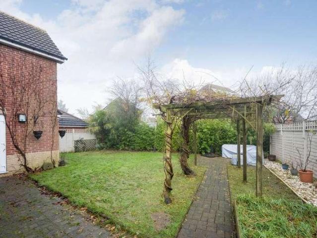 5 bed house for sale