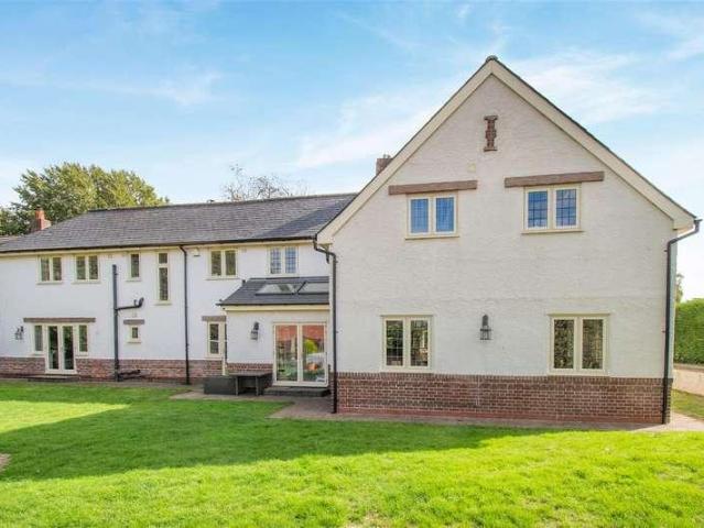 5 bed house for sale