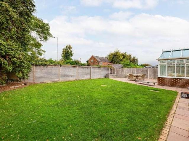 5 bed house for sale