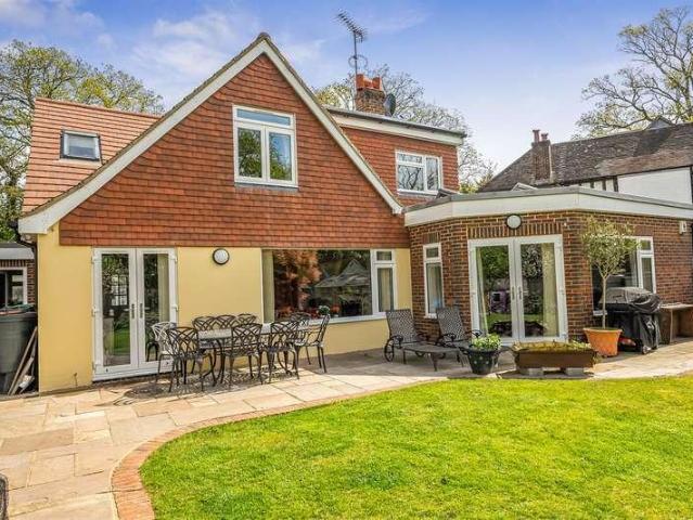 5 bed house for sale