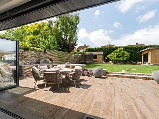 5 bed house for sale