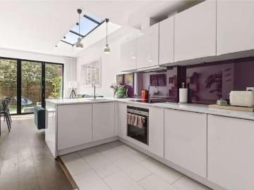 5 bed house for sale