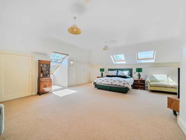 5 bed house for sale