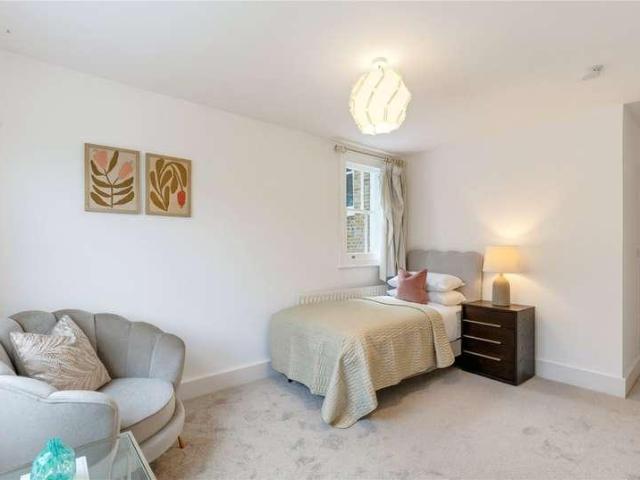 5 bed house for sale