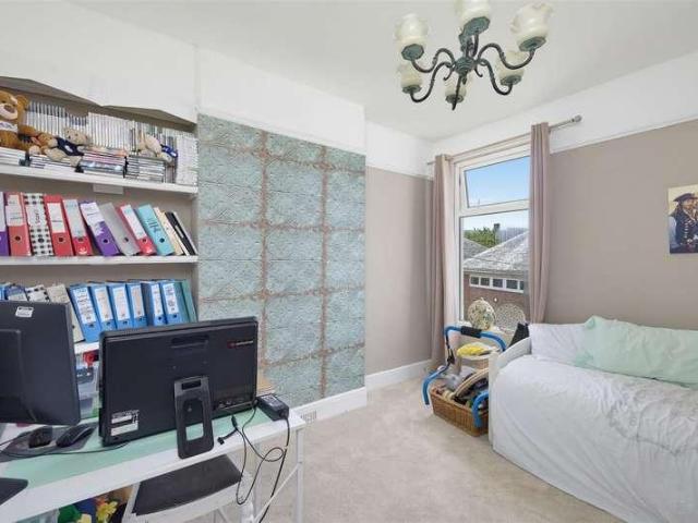5 bed house for sale