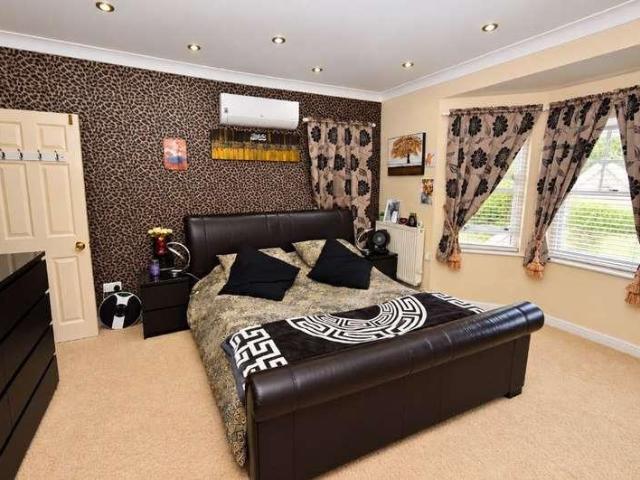 5 bed house for sale