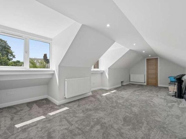 5 bed house for sale