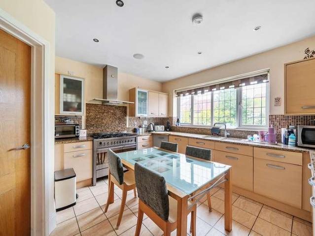 5 bed house for sale