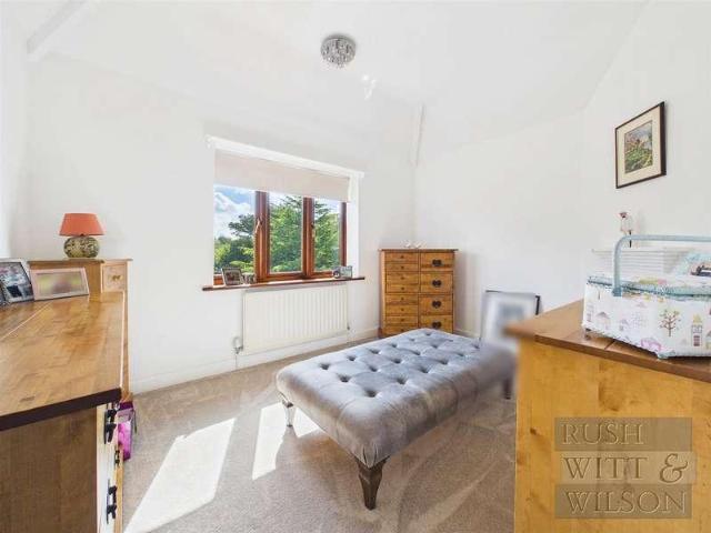 5 bed house for sale