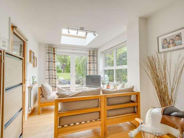 5 bed house for sale