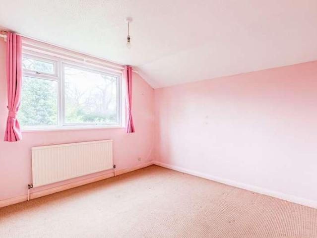 5 bed house for sale