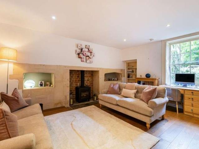 5 bed house for sale