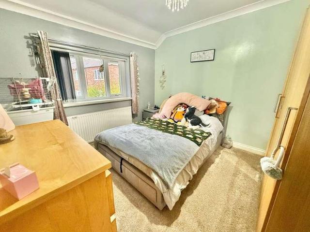 5 bed house for sale