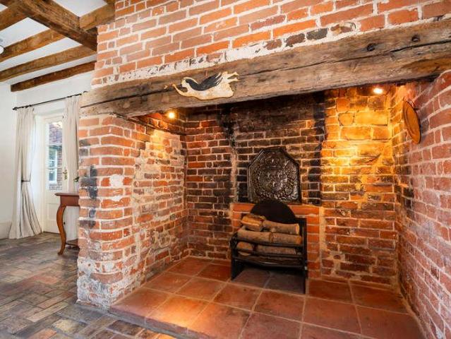 5 bed house for sale