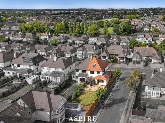 5 bed house for sale
