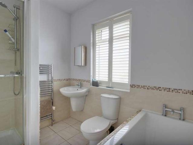 5 bed house for sale
