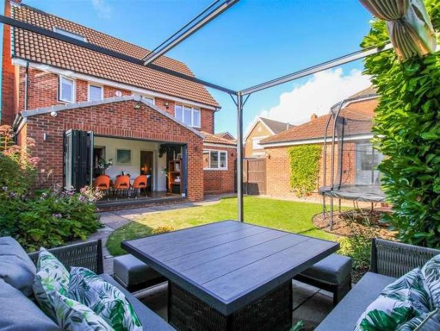 5 bed house for sale